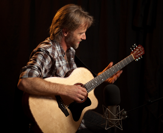 Geoff Achison and his custom Lichty Guitar
