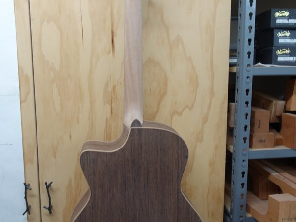 Custom-Small-Jumbo-Guitar-Construction-G117